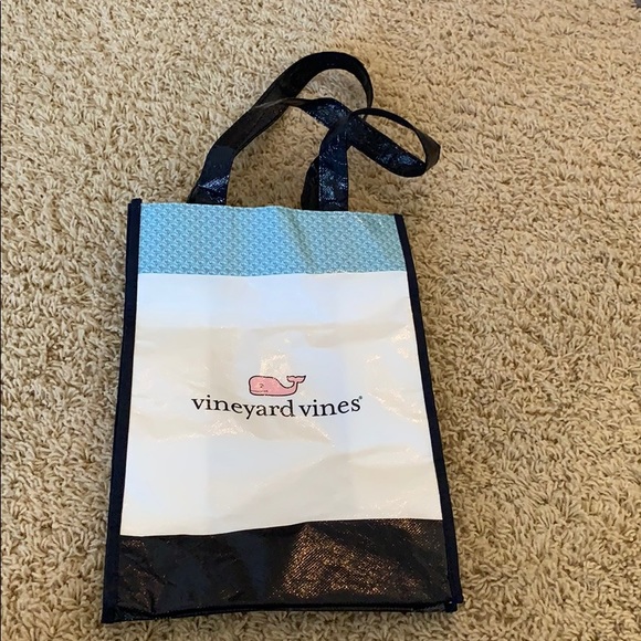 Vineyard Vines Handbags - Vineyard Vines small reusable bag Vineyard Vines Handbags - Vineyard Vines small reusable bag
